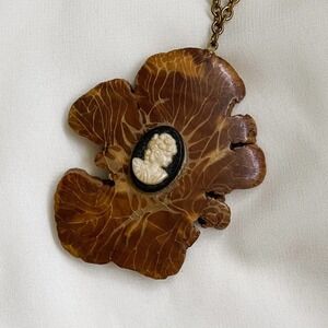 VTG Wood Cut Out Black Cameo Necklace